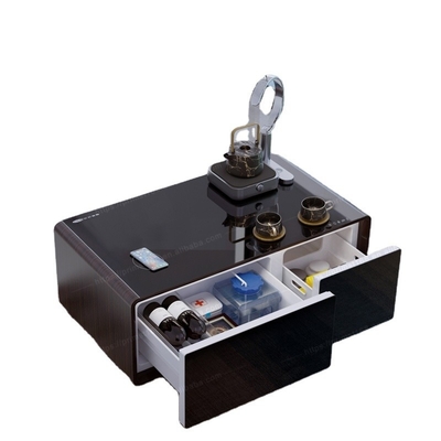 Tavolo da caffè pieghevole in salotto con caricabatterie wireless e frigorifero con due porte USB