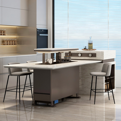 Tavolo da pranzo di lusso con frigorifero, congelatore e wine cooler
