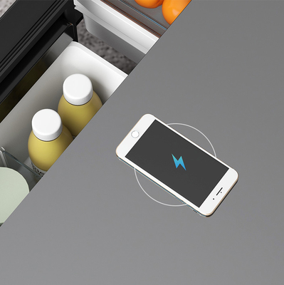 Caricabatterie wireless dotata di primo raffreddatore di vino con design moderno e capacità di 93L